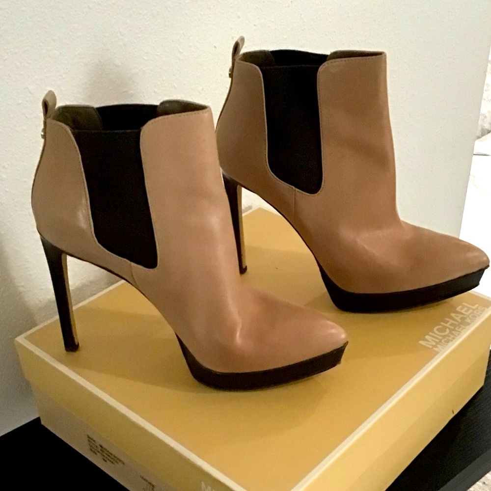 Michael Kors meadow bootie. Color: DK Khaki. Size 9. Gently used.